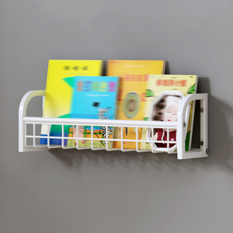 Libreria bianca in stile contemporaneo montato su una libreria per l'home office