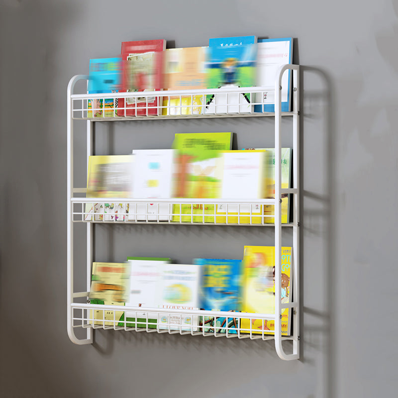 Libreria bianca in stile contemporaneo montato su una libreria per l'home office