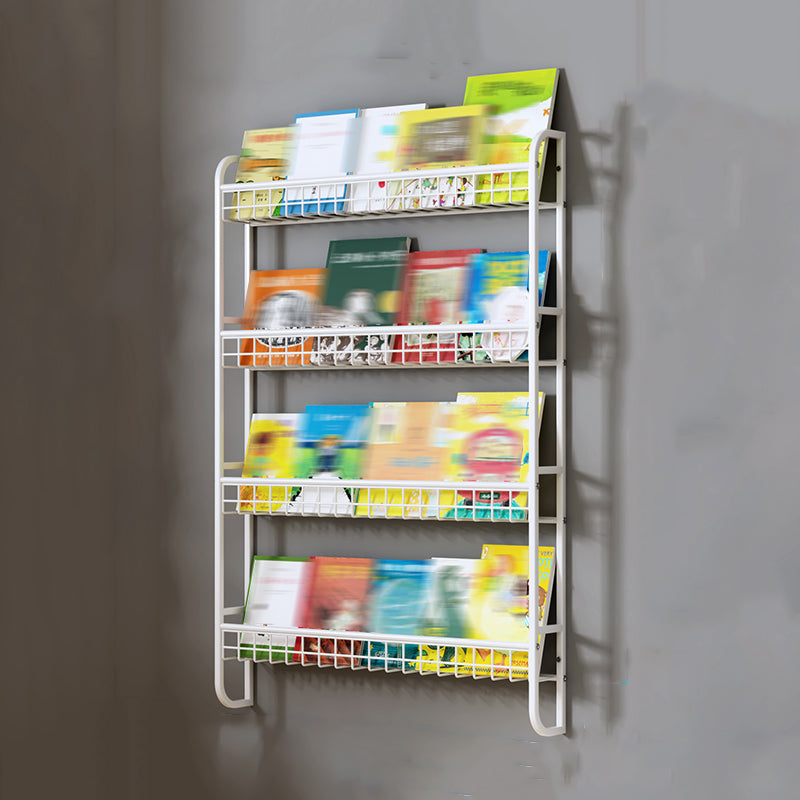 Libreria bianca in stile contemporaneo montato su una libreria per l'home office