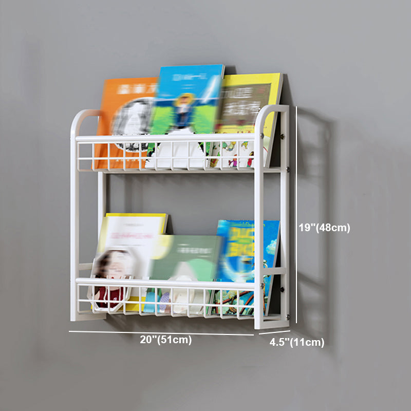 Libreria bianca in stile contemporaneo montato su una libreria per l'home office