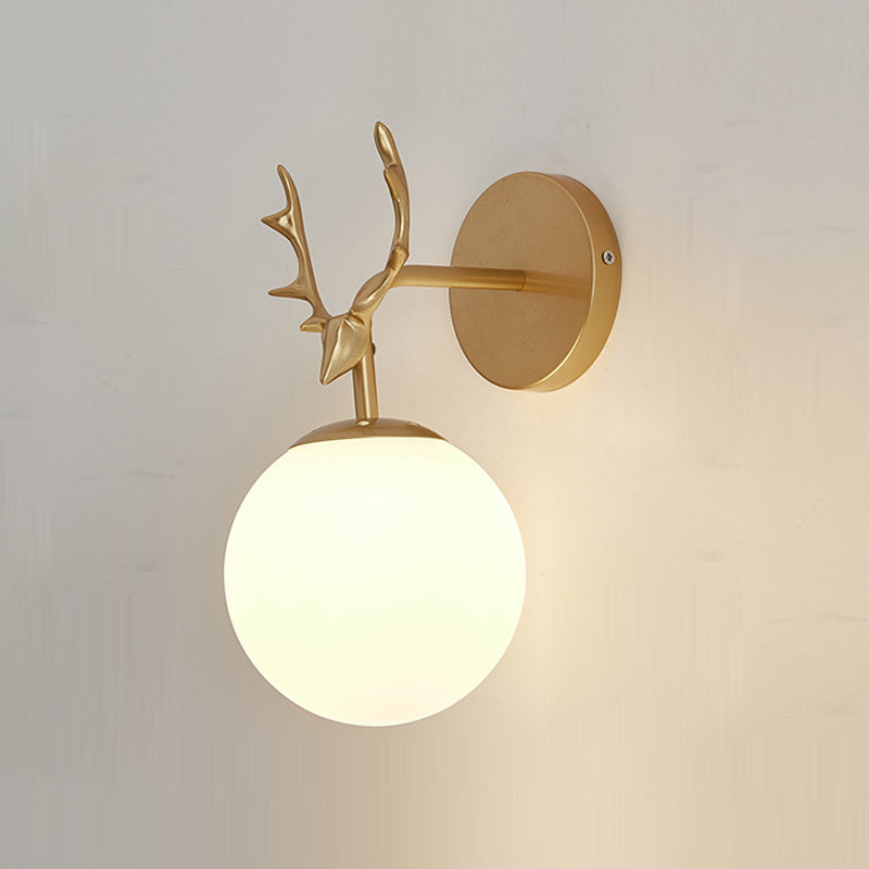 Lámpara de lámpara de pared global dorada simplicidad de vidrio blanco de 1 linda lámpara de vidrio