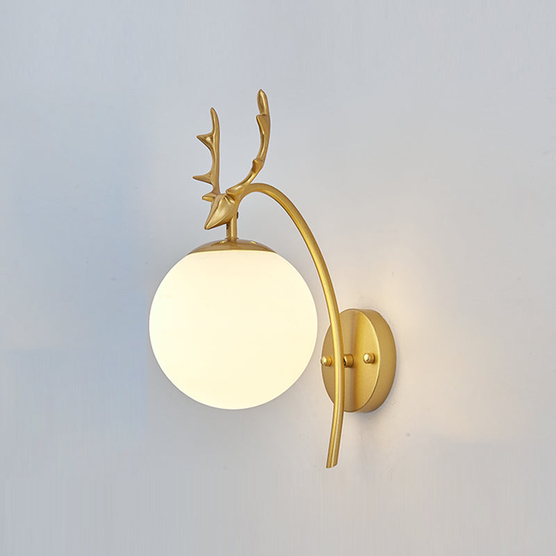 Lámpara de lámpara de pared global dorada simplicidad de vidrio blanco de 1 linda lámpara de vidrio