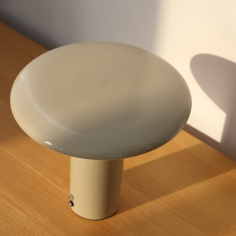 Cercle Table Light Style moderne Metal Night Table Lampe pour le chevet