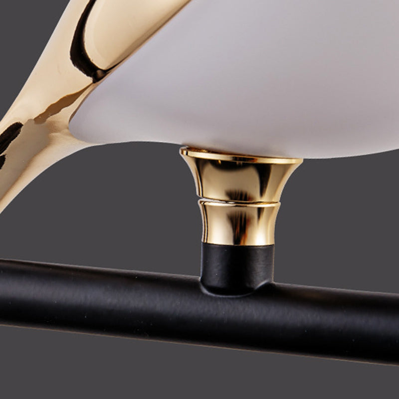 Lampe suspendue en or Postmodern Forme d'oiseau en métal