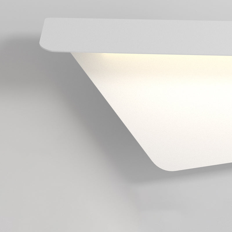 Metal Linear Shape Wall Light Modern Style 1-Light Wall Mounted Light Fixture in White