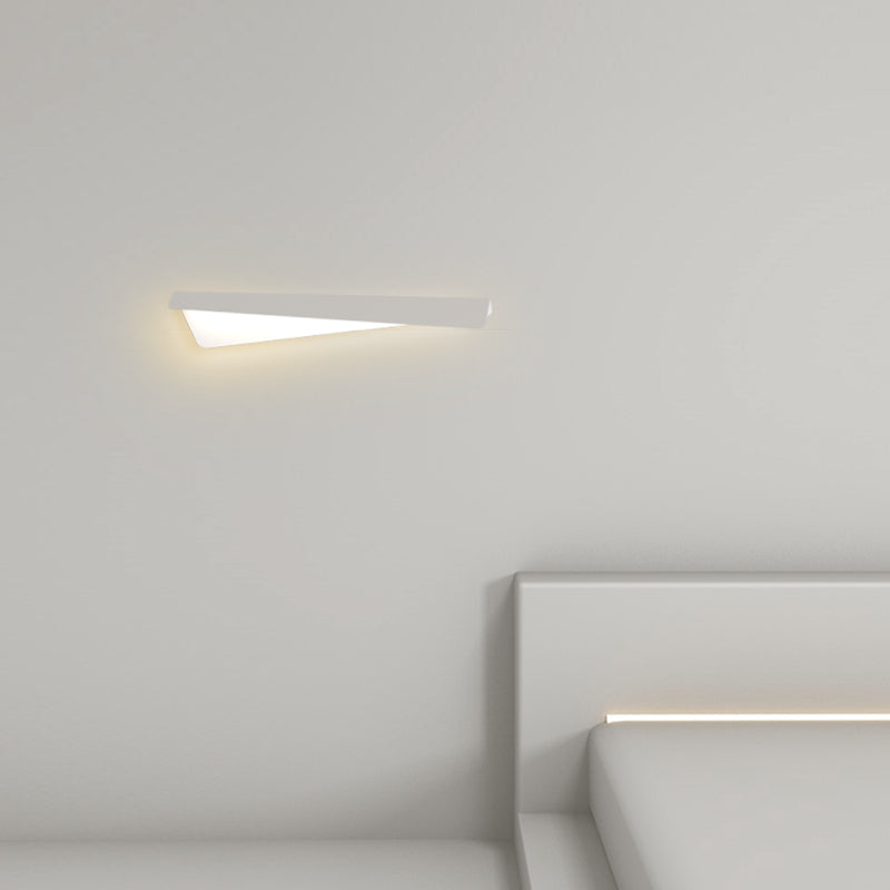 Metal Linear Shape Wall Light Modern Style 1-Light Wall Mounted Light Fixture in White