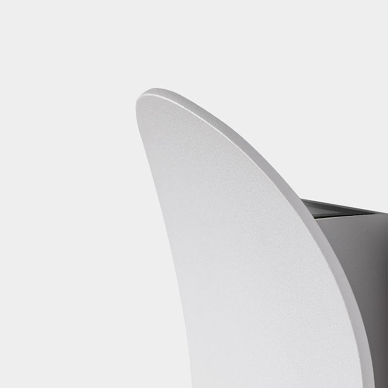 Round Shape Metal Wall Sconce Modern Style 1-Light Wall Mounted Light for Bedroom