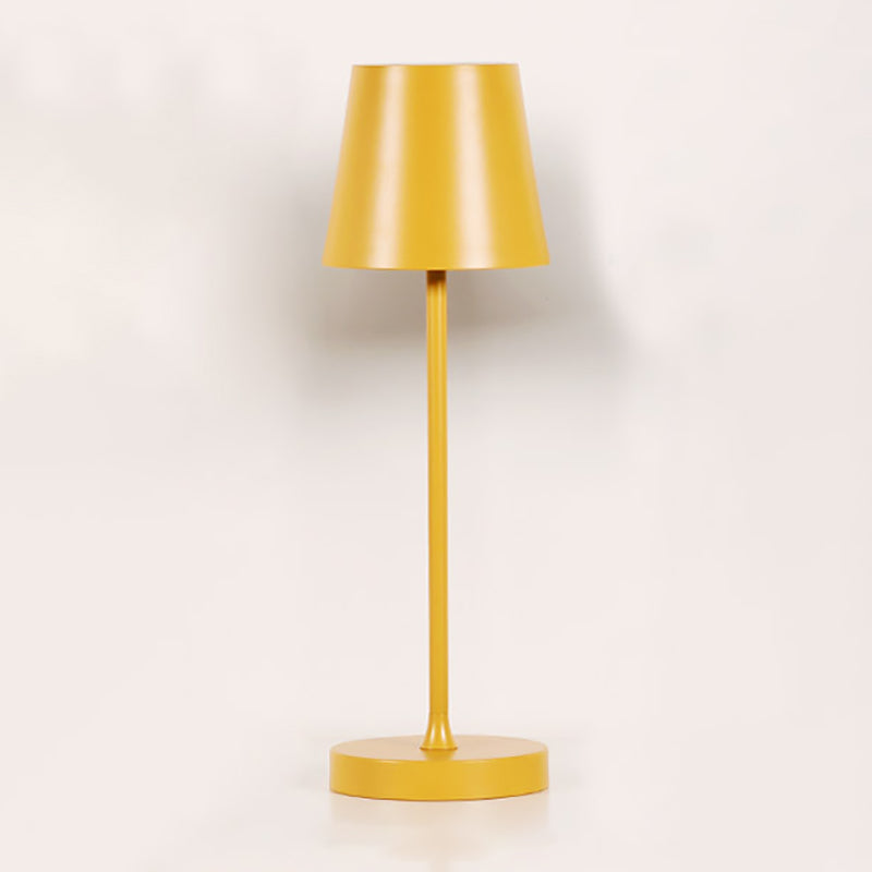 Moderne Stilkegelform Table Beleuchtung Metall 1 Leuchttischlampe für Bett