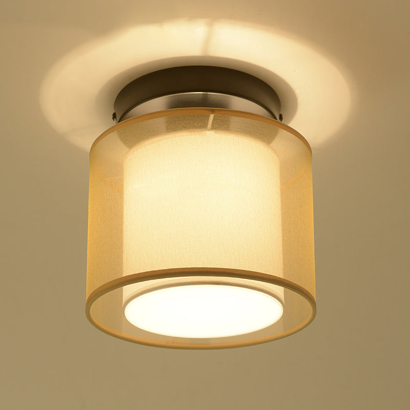 Traditionelle geometrische halbspüchen Deckenleuchte in der Nähe des Deckenlichts