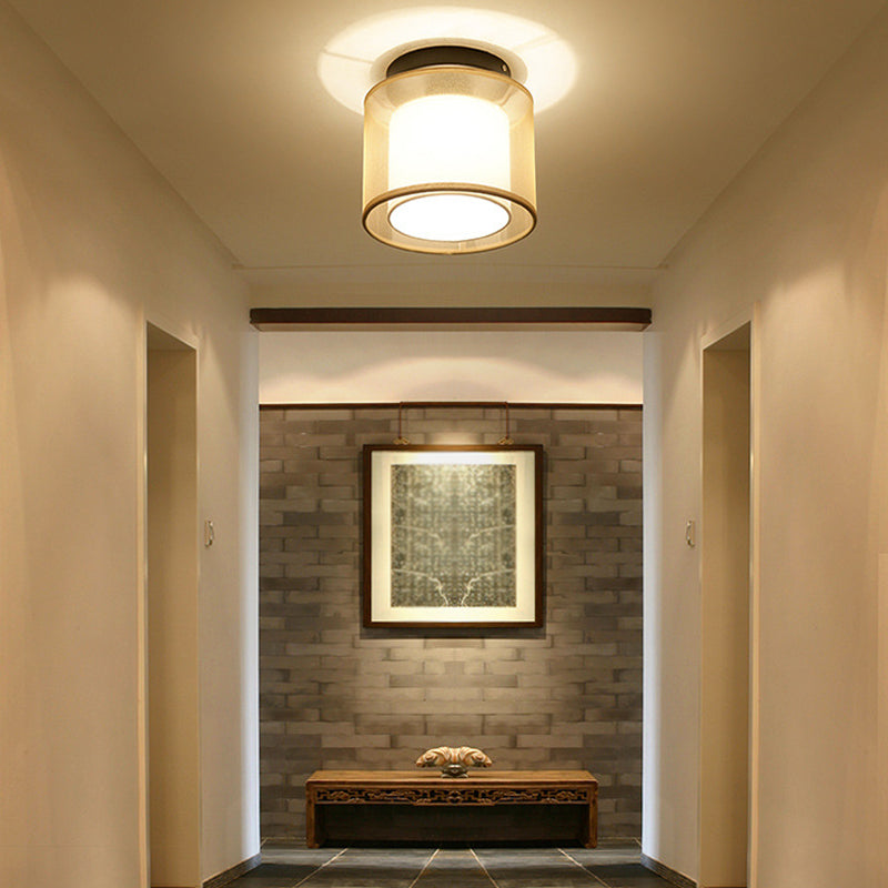 Traditionelle geometrische halbspüchen Deckenleuchte in der Nähe des Deckenlichts