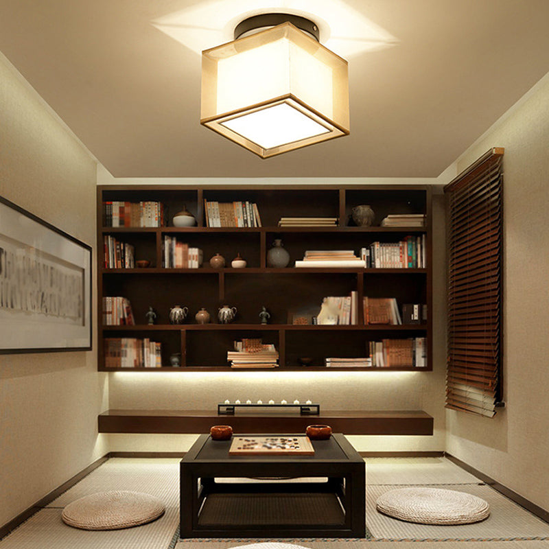 Traditionelle geometrische halbspüchen Deckenleuchte in der Nähe des Deckenlichts