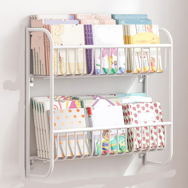 Libreria chiusa a parete montata in stile scandinavo per la sala da studio dell'ufficio