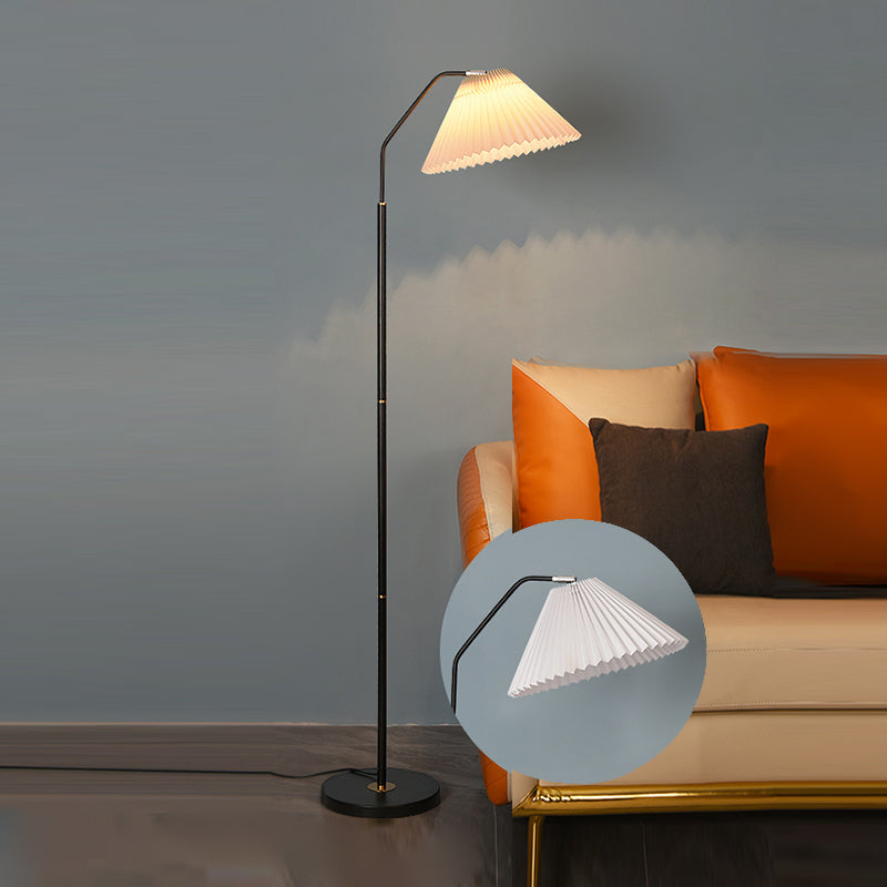 Lampada da pavimento contemporanea luce a pavimento colorata con tonalità in tessuto per camera da letto