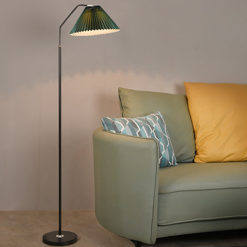 Lampada da pavimento contemporanea luce a pavimento colorata con tonalità in tessuto per camera da letto