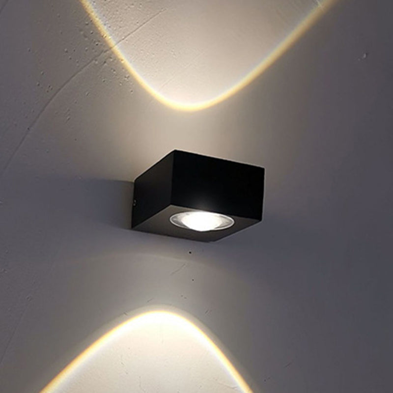 Tombra cuadrada de la pared de metal Maledina Multern Lights Luz de la pared en negro