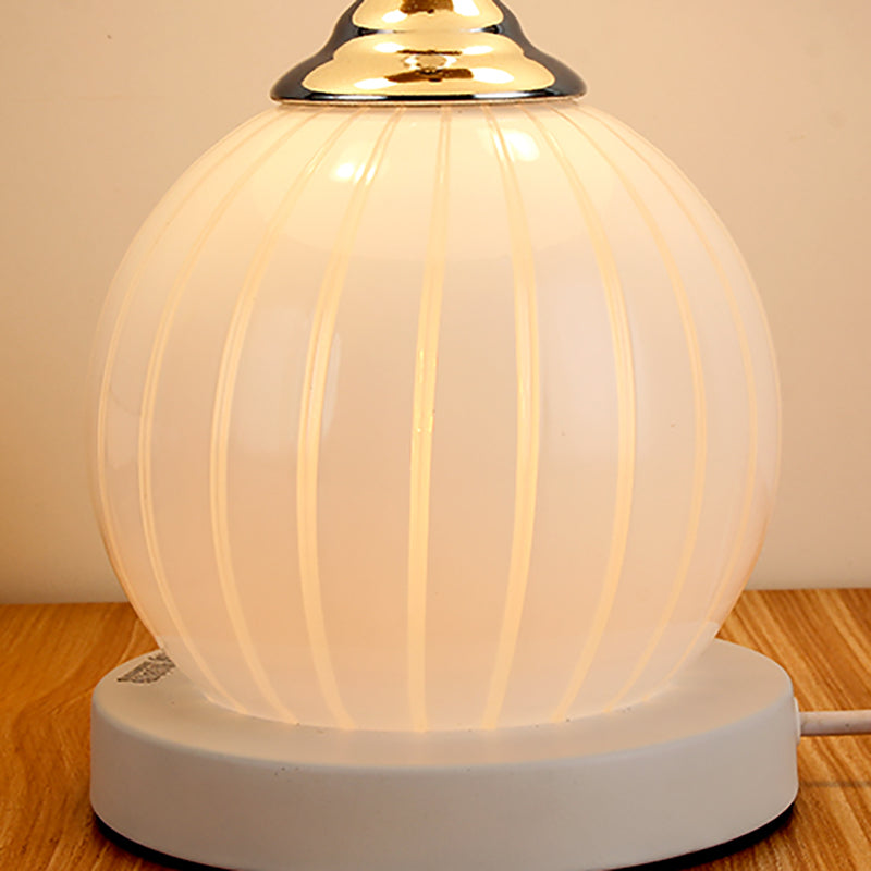 Lampes de table de nuit en dôme en verre de style moderne 1 lampe de table légère