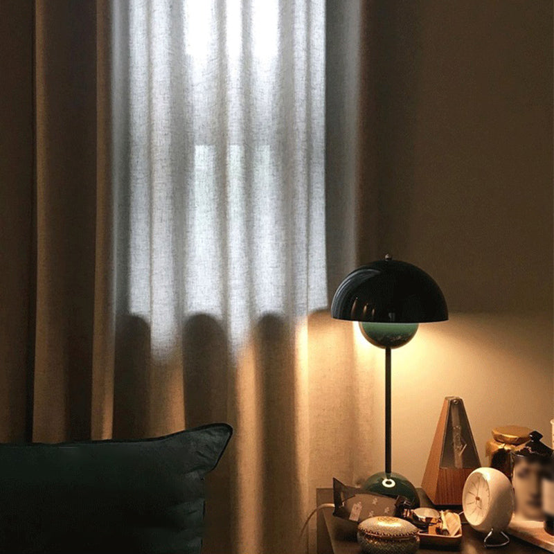 Nordic Style Metal Table Lampe Champignon Colorful Bulb Table Light pour la chambre