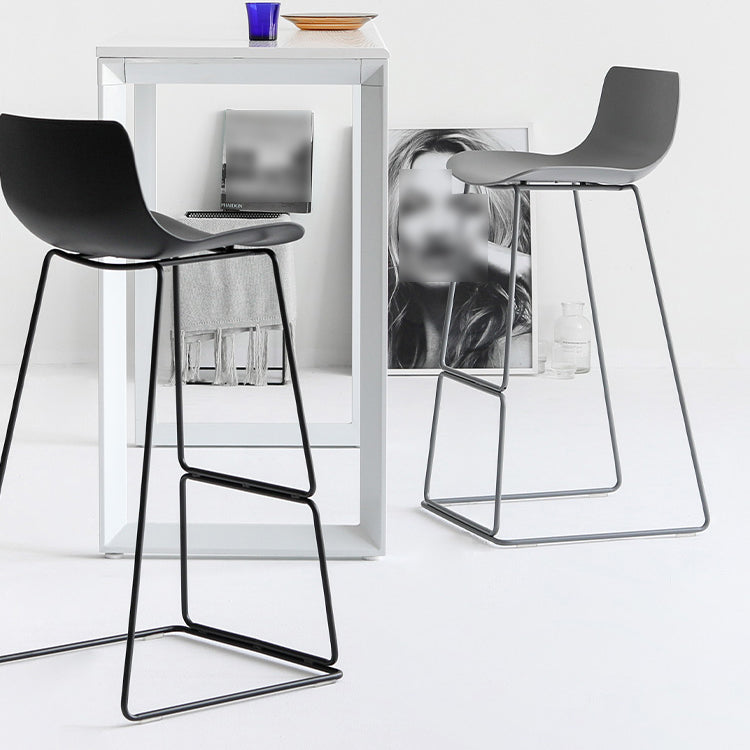 Nordic Plastic Bar Stool Bucket Counter Bar Stool with Metal Legs