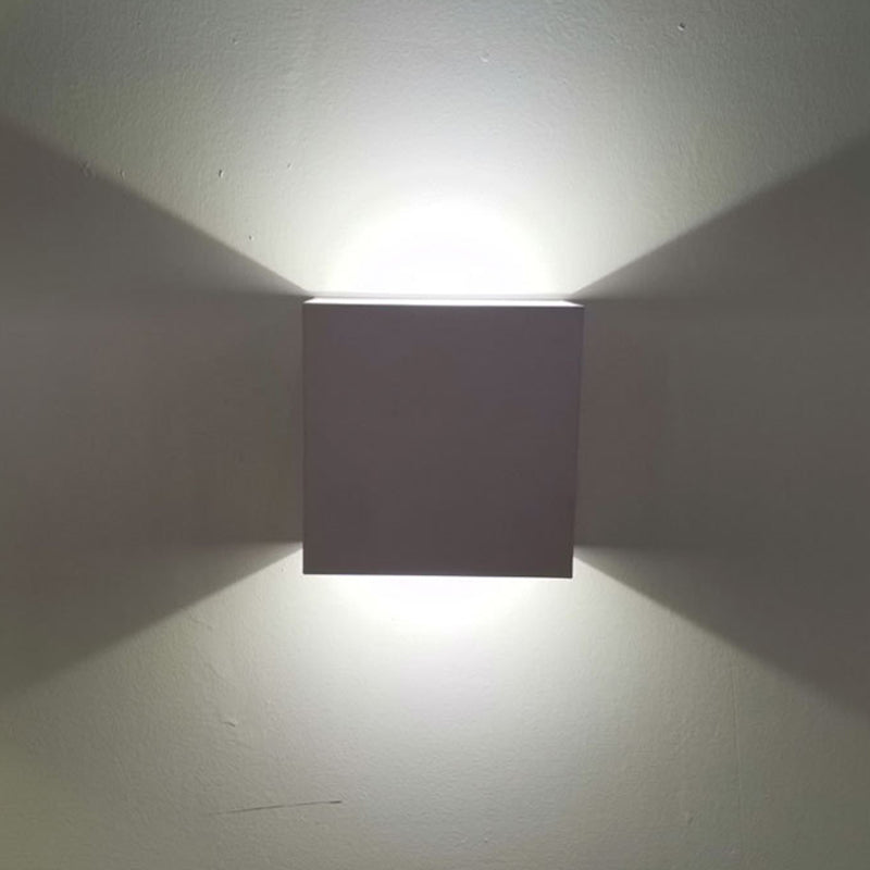 Moderner Stil quadratischer Wandbeleuchtung Metall 2 Leuchten Wandscheibe Jungtiere