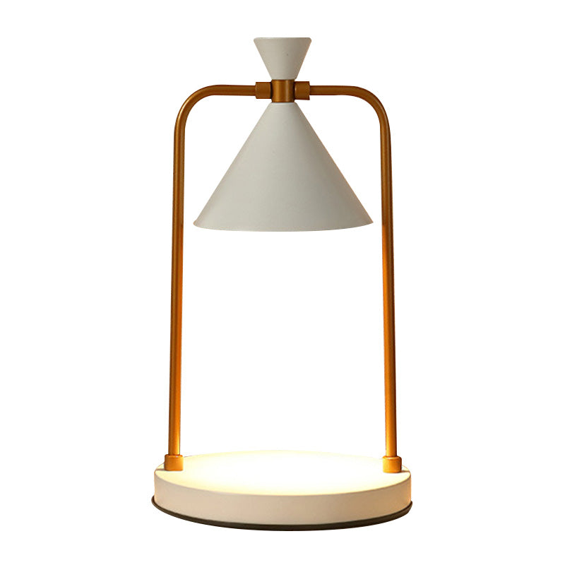 Lampada da tavolo a forma di cono in stile postmoderno Lampada da tavolo in metallo a 1 luce per camera da letto