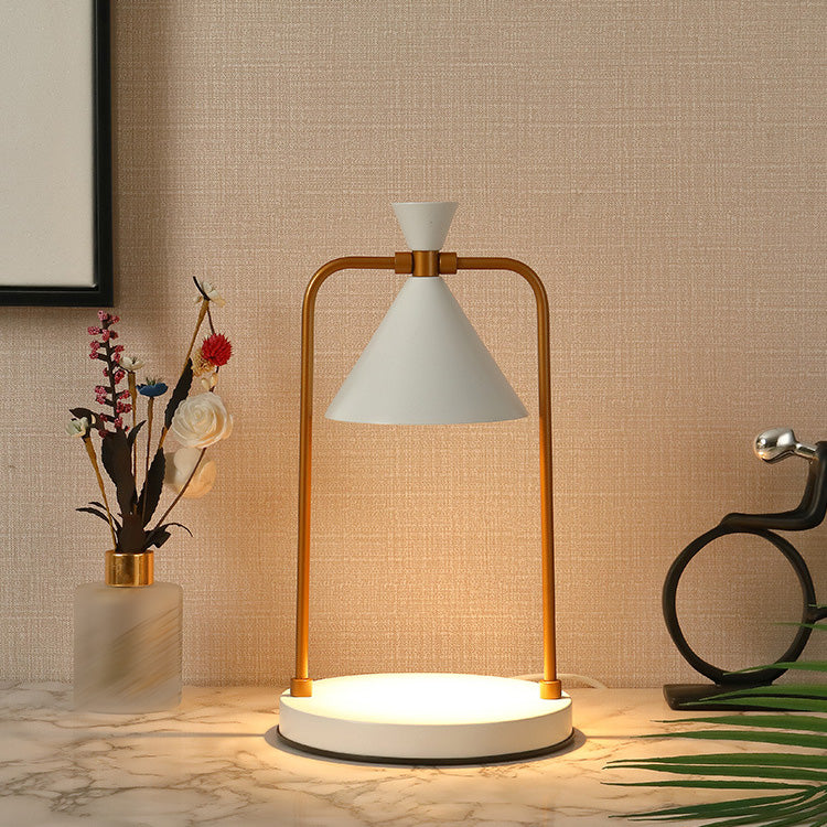 Lampada da tavolo a forma di cono in stile postmoderno Lampada da tavolo in metallo a 1 luce per camera da letto