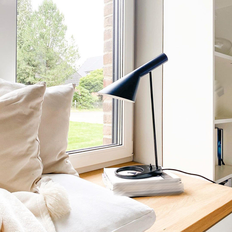 Geometric Shape Metal Table Lamp Modern Style 1 Light Table Lamp Fixtures