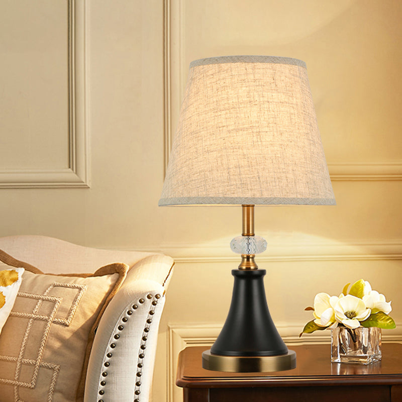 Lampe de table en métal simple moderne lampe en acrylique de forme de bouteille