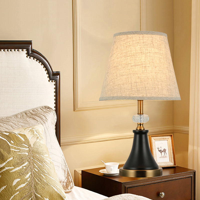 Lampe de table en métal simple moderne lampe en acrylique de forme de bouteille