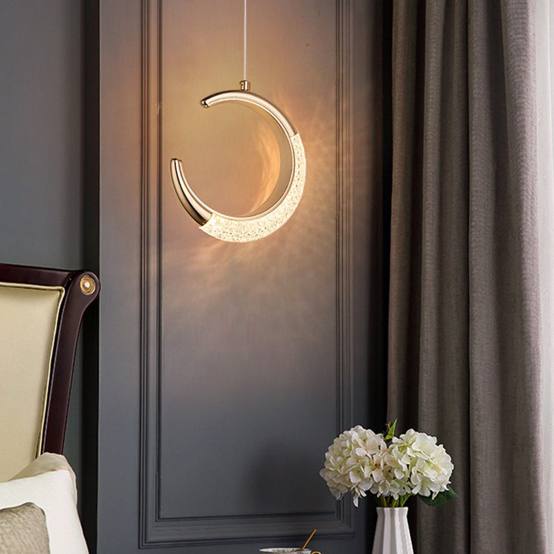 Geometry Shape Metal Hanging Ceiling Light Modern Style 1 Light Pendant Light in Gold