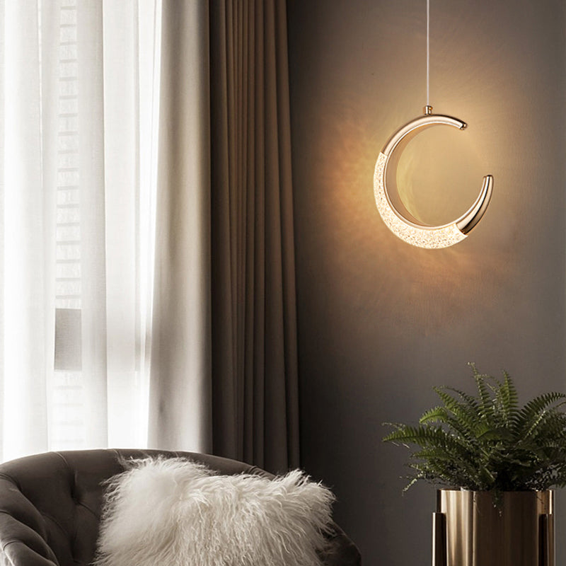 Geometry Shape Metal Hanging Ceiling Light Modern Style 1 Light Pendant Light in Gold