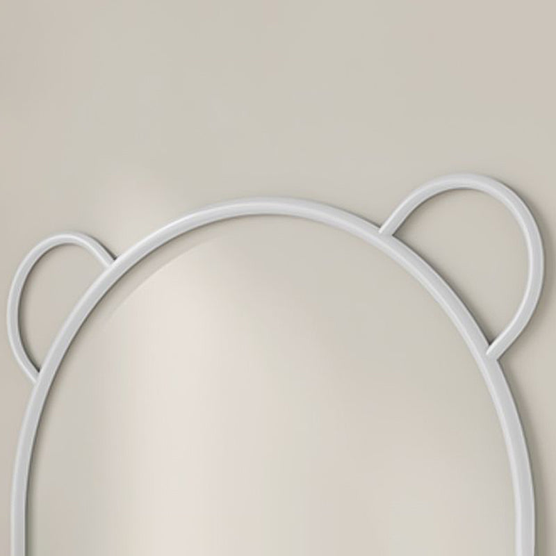 Libreria moderna in metallo galleggiante in metallo chiuso a parete.