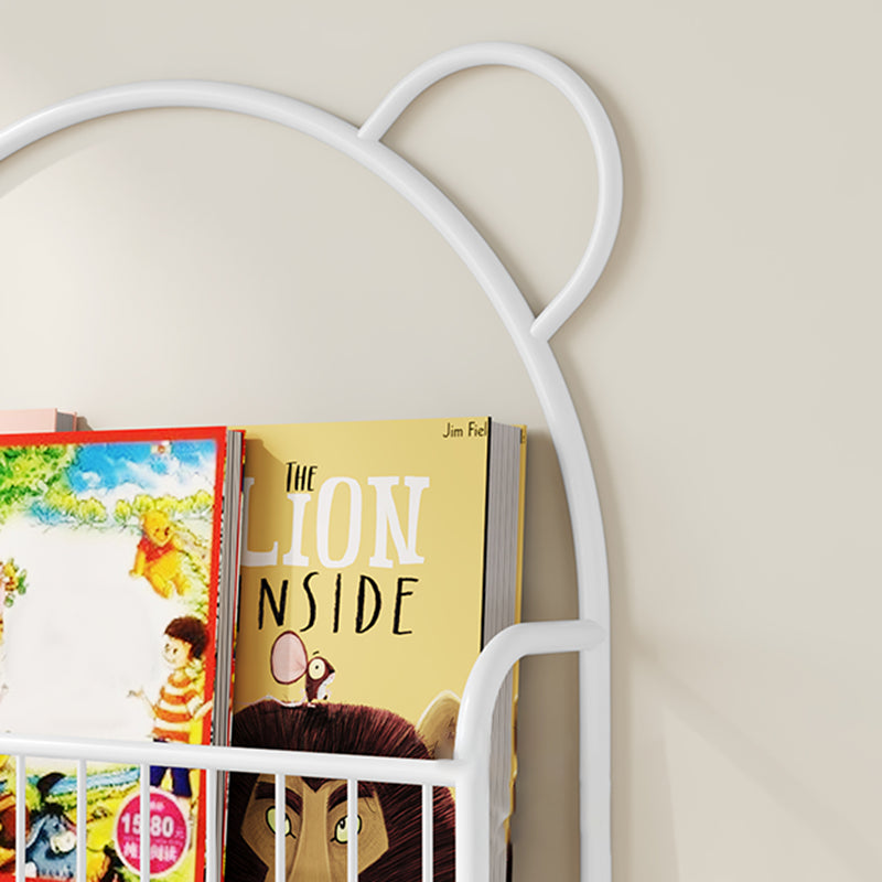 Libreria moderna in metallo galleggiante in metallo chiuso a parete.