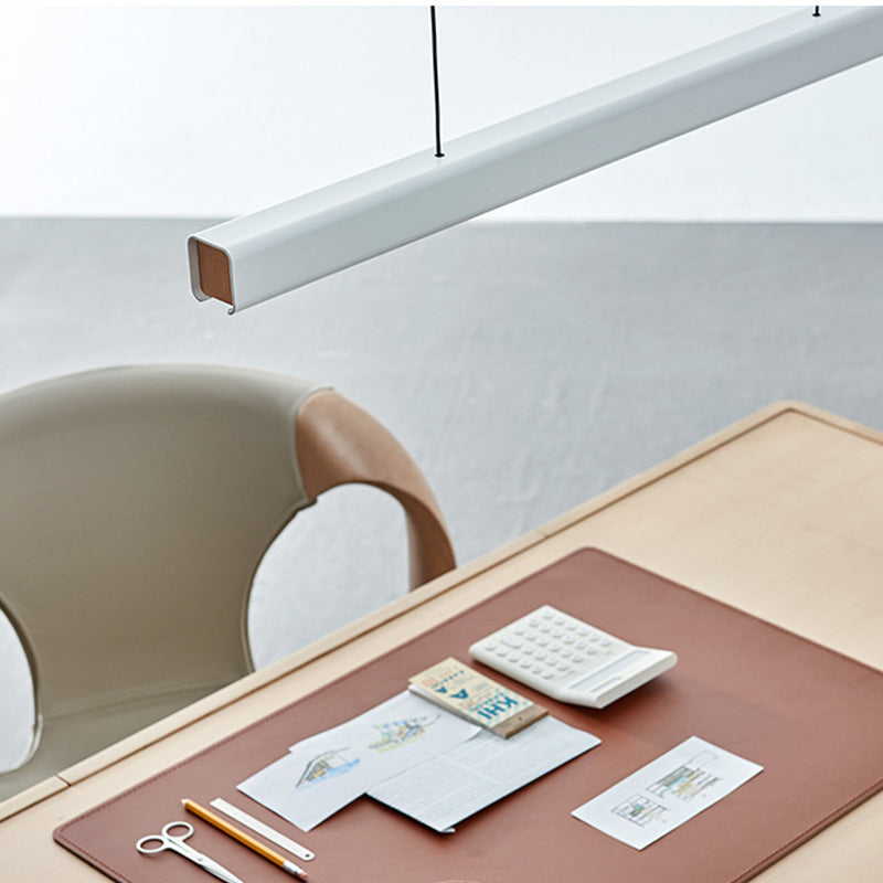 Éclairage d'île de forme linéaire de style moderne