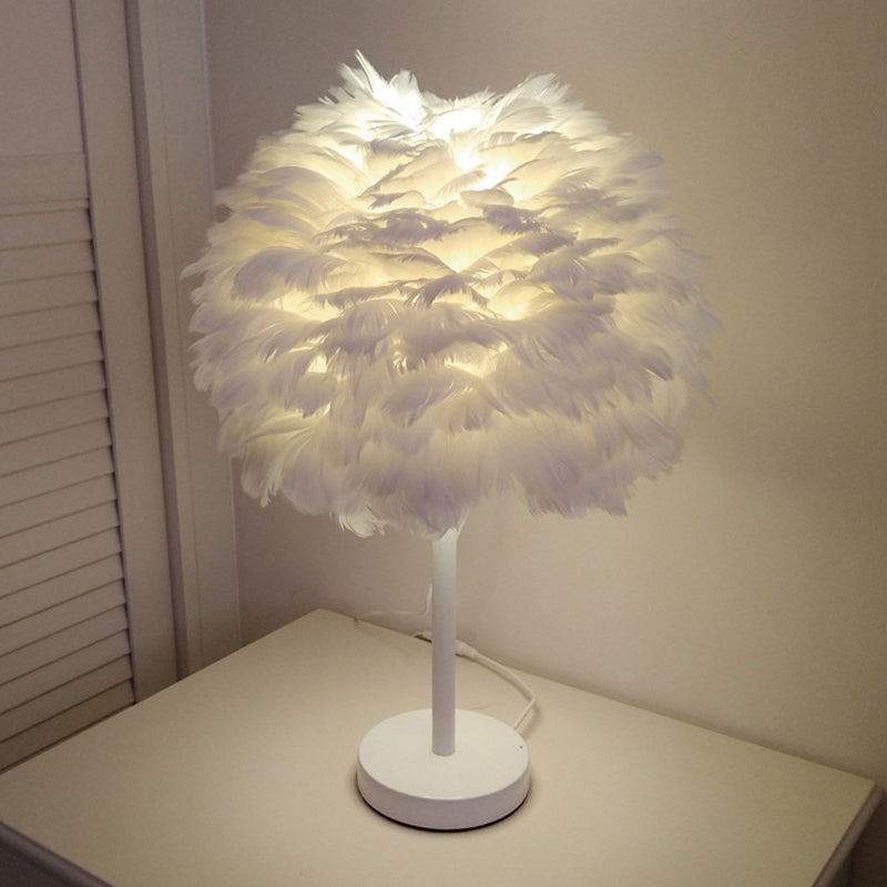 Luminaire de bureau métallique de style moderne lampe de bureau de plumes créatives pour chambre à coucher