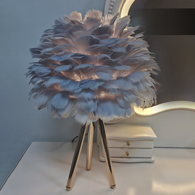 Lámpara de escritorio de plumas creativas de estilo moderno de escritorio para dormitorio