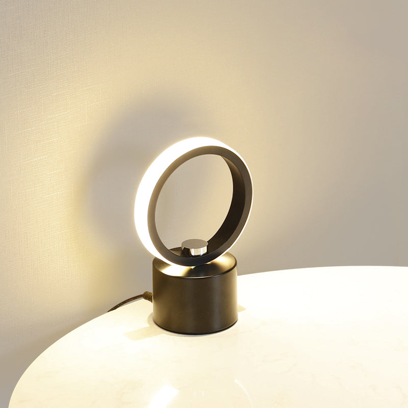 Style moderne linéaire table d'éclairage de table en métal lampe pour chambre à coucher