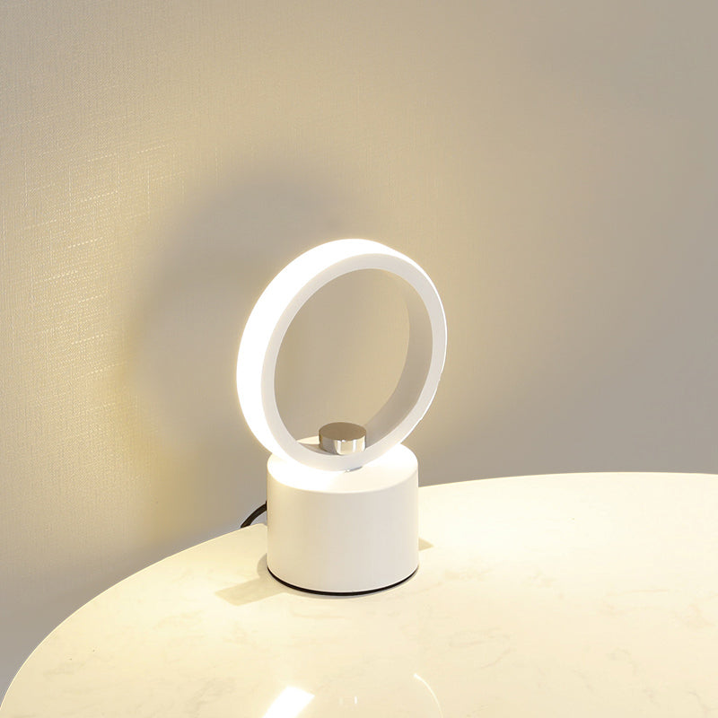 Style moderne linéaire table d'éclairage de table en métal lampe pour chambre à coucher