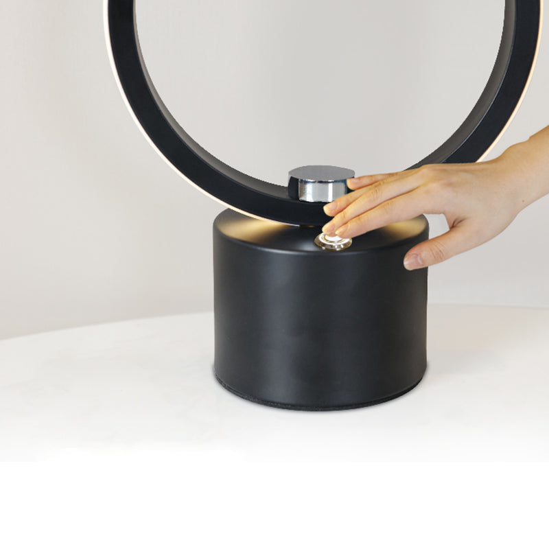 Style moderne linéaire table d'éclairage de table en métal lampe pour chambre à coucher