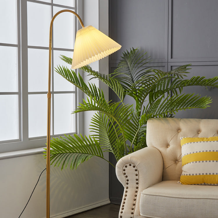 Moderne eenvoudige ijzeren vloerlamp verstelbare lamp vloerlicht met stoffen schaduw voor slaapkamer