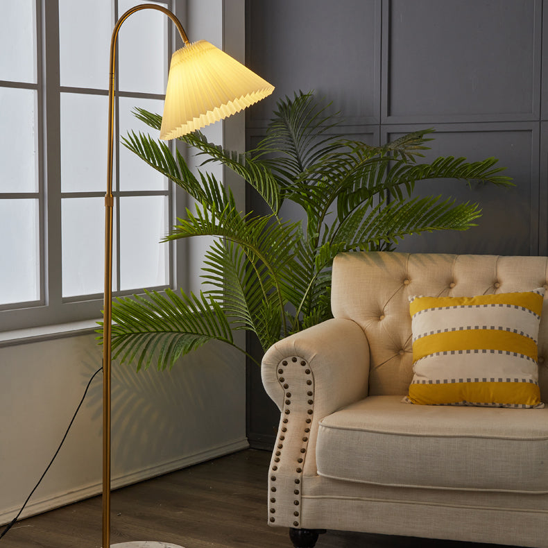 Moderne eenvoudige ijzeren vloerlamp verstelbare lamp vloerlicht met stoffen schaduw voor slaapkamer