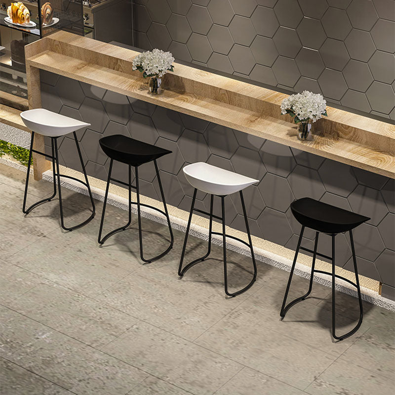 Modern Matte Finish Iron Bar Stool Footrest Milk Tea Shop Stool