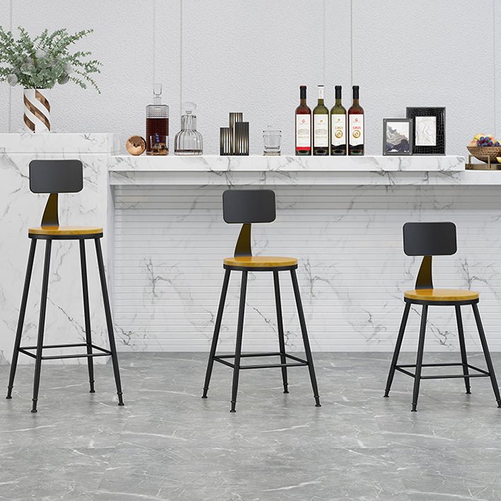 Industrial Coffee Shop Footrest Stool Matte Finish Iron Bar Stool