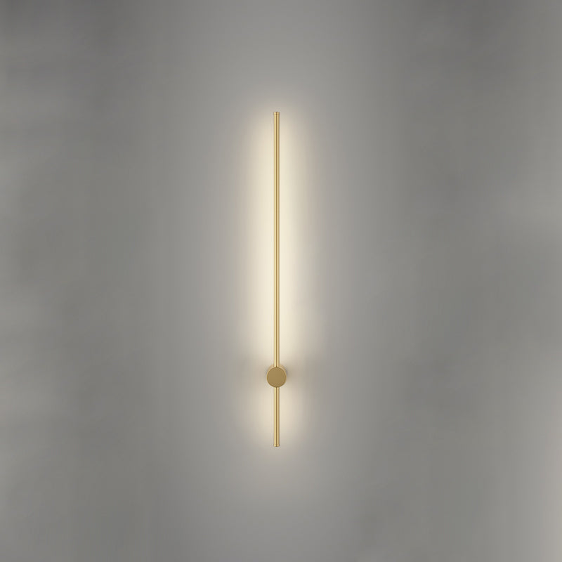 Éclairage mural de forme linéaire en métal