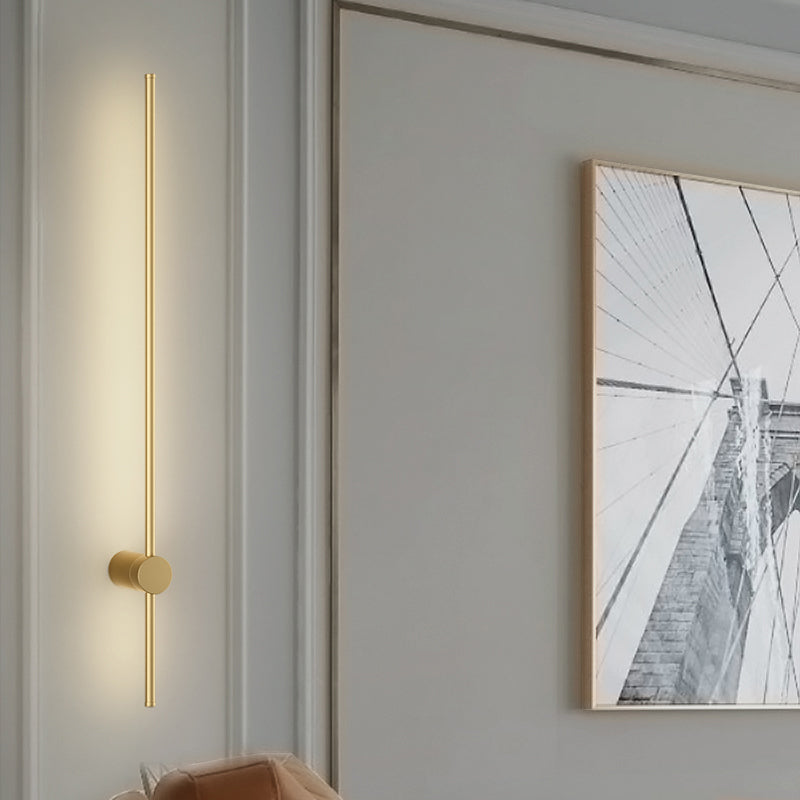 Éclairage mural de forme linéaire en métal