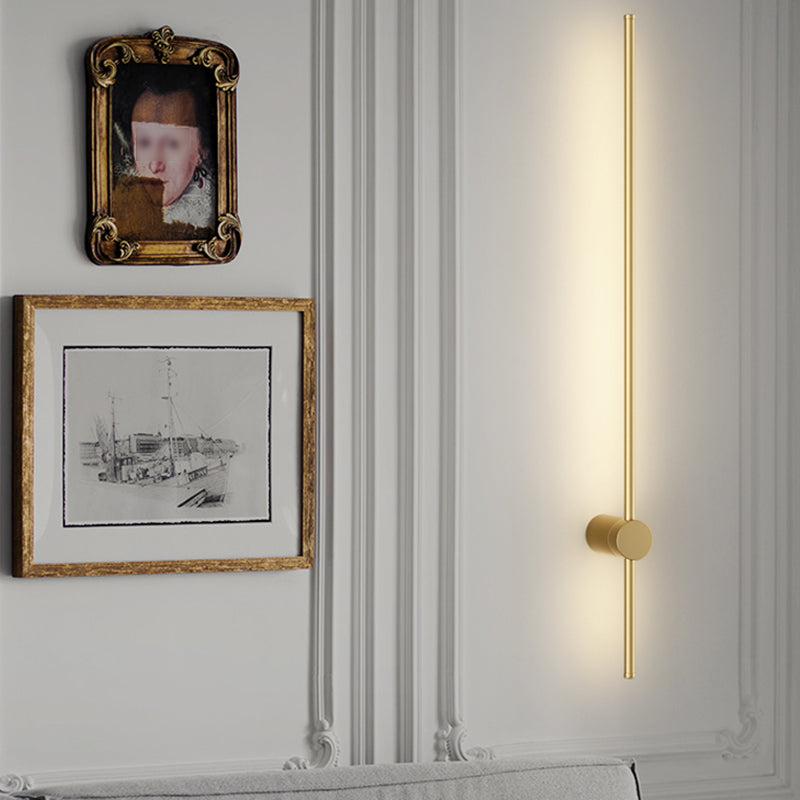 Éclairage mural de forme linéaire en métal