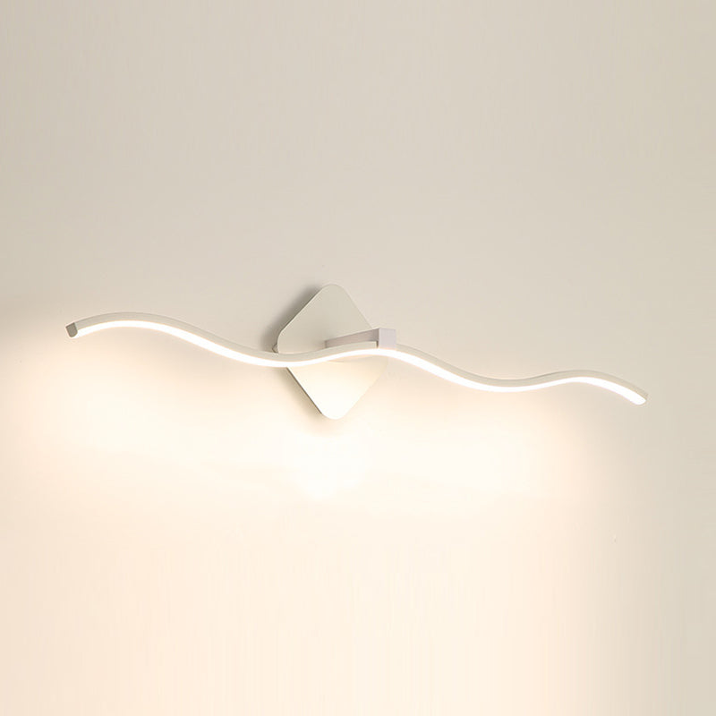 Vanité métallique moderne Lumière miroir à LED de forme linéaire pour salle de bain