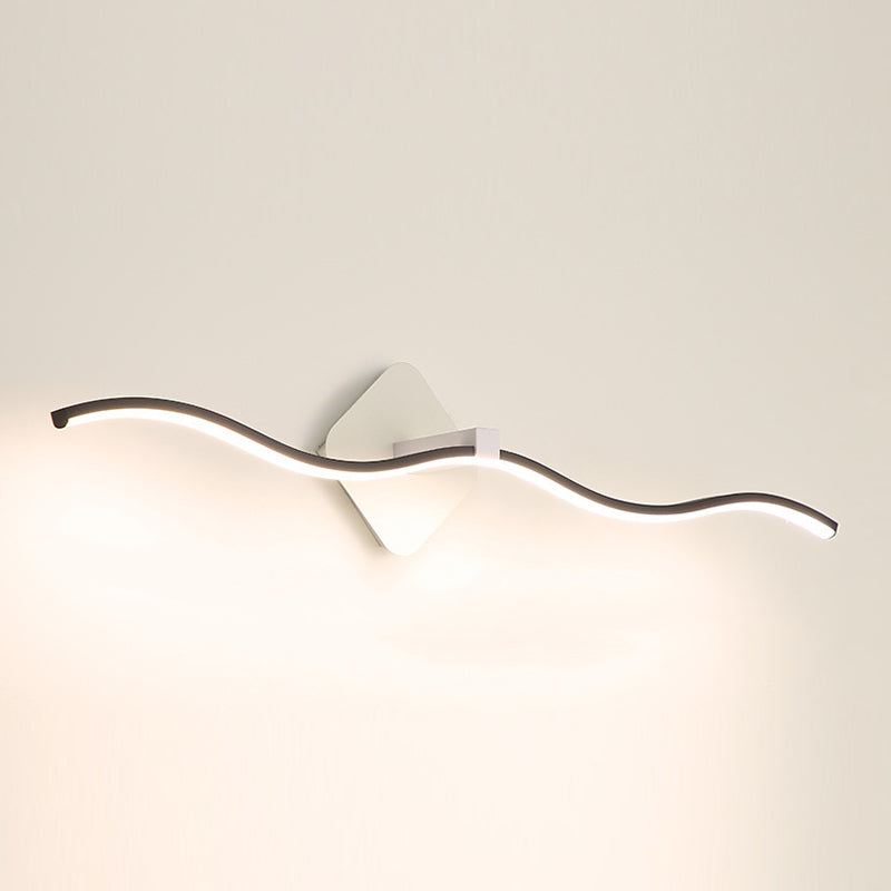 Vanité métallique moderne Lumière miroir à LED de forme linéaire pour salle de bain