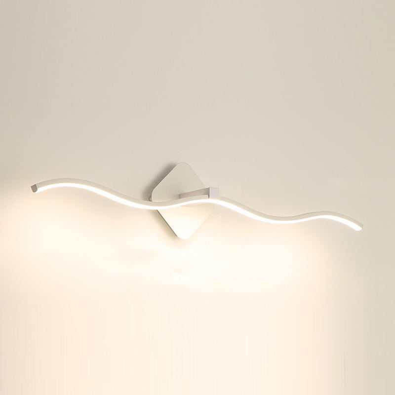 Vanité métallique moderne Lumière miroir à LED de forme linéaire pour salle de bain