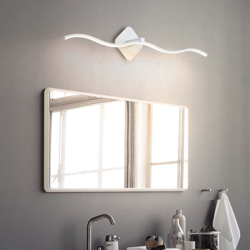 Vanité métallique moderne Lumière miroir à LED de forme linéaire pour salle de bain