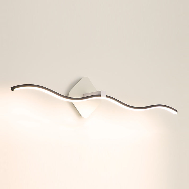 Vanité métallique moderne Lumière miroir à LED de forme linéaire pour salle de bain